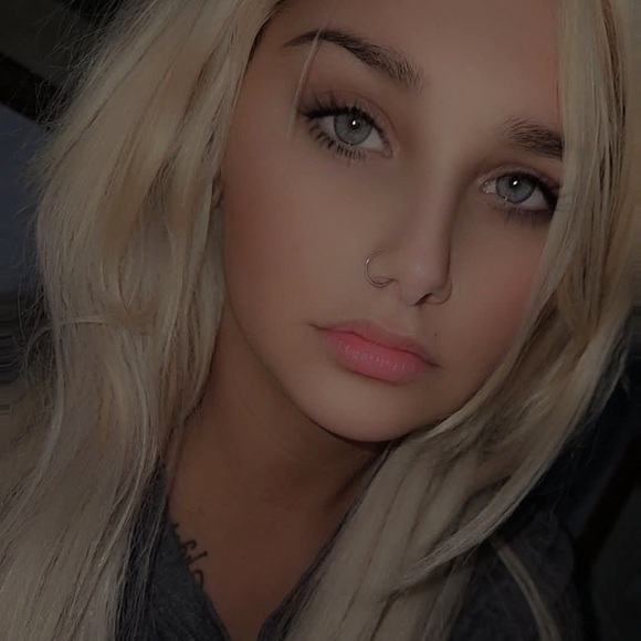 Meet your Posher, Brittany - Picture 4 of 5